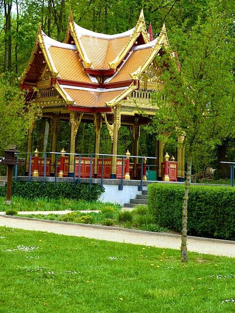 Gleich zwei thailändische Tempel beherbergt der Kurpark