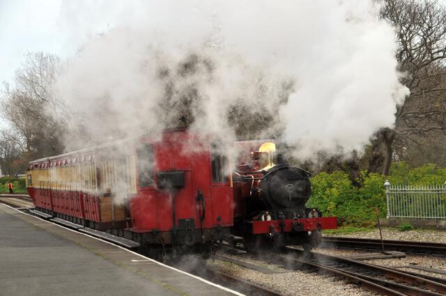 Mit Dampf über die Insel: Die historische Schmalspureisenbahn fährt noch heuet von Douglas nach Port Erin.