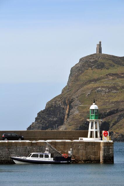 Blick zum Milner's Tower in Port Erin.