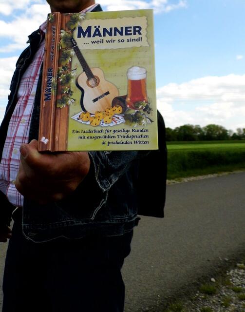 Begleitet von diesem Liederbuch, ließ sich jedes Wanderlied von der ersten bis zur letzten Strophe singen.