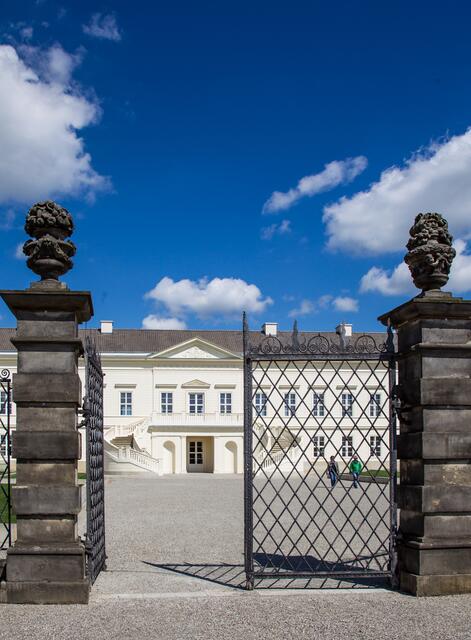 Herein spaziert - Schloss im  Großen Garten