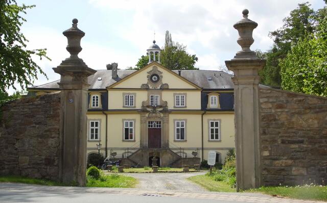 Das Gebäude des Rittergutes Exten wurde 1727 erbaut. Einen Edelhof gab es aber schon vor 800 Jahren.