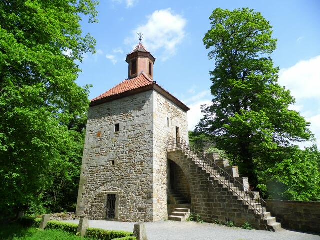 Der rustikale Glockenturm.