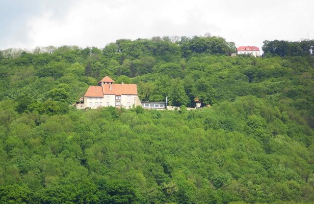 Oben auf der Höhe des Paschenberges das Ausflugslokal Paschenburg. Von dort starten wir. Darunter die Schaumburg.