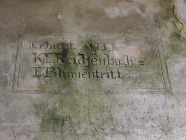 Erbaut 1950 und dann mal Beton drauf geschüttet...