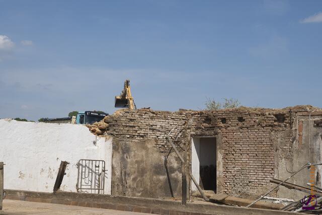 Nur etwa zwei Minuten stürmte ein Tornado in der Nacht zum 14. Mai 2015 durch den Norden des Landkreises Aichach-Friedberg und stürzte die Bewohner im oft existenzielle Not. 178 Gebäude sind zerstört, bereits 70 Gebüde mussten abgerissen werden.