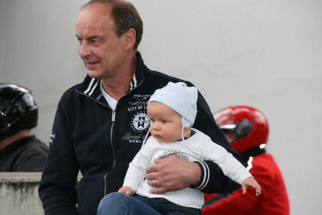 Motorräder faszinieren Väter und Kinder gleichermaßen! | Foto: Dieter Schnecker