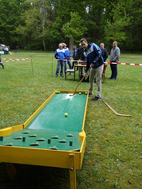 Oft rollt der Ball ganz knapp am Loch vorbei.