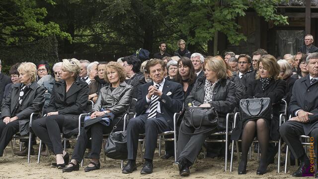Trauerfeier - Zum Abschied von Fred Rai kamen hunderte Besucher in seine Western City nach Dasing. Viele Trauernde aus Politik und Gesellschaft sind gekommen