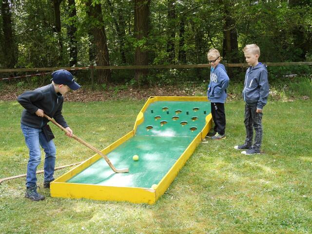 Beim Minigolf ist viel Glücksache dabei.