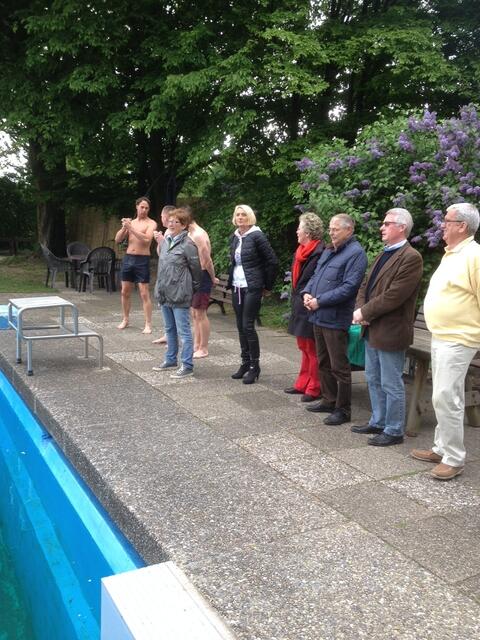 Nach den 3 Anbadern kommen von links nach rechts: Kathrin Thies, Sabine Scheems-Schnellinger,
Gabriele van der Linden, Gerd Hogreve, Alfred Baxmann und Heinz Brahms.