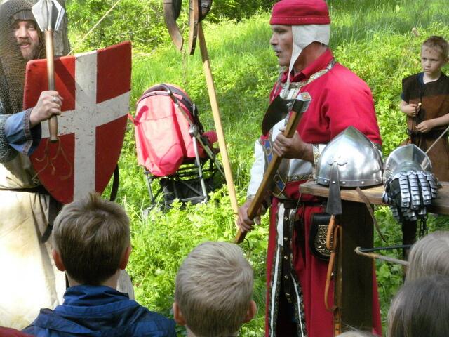 Streitkeule, Schild und Axt