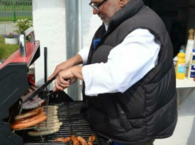 Griller Karl-Heinz Wolf.