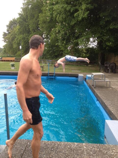 2 von 5 Schwimmern.