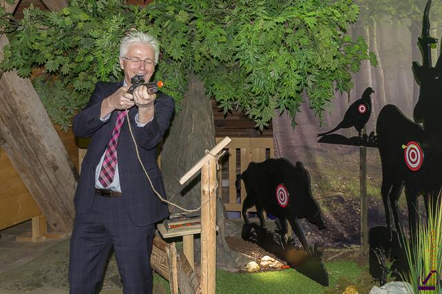 Zum 01. Mai startete die Saison 2015 für die Erlebniswelt Bayerischer Hiasl auf Gut Mergenthau in Kissing. Augsburgs Stadtsparkassenvorstand Rolf Settelmeier