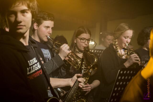 Eine perfekte Show präsentierte die Baerenbande der Friedberger Konradin-Realschule im Augsburger Jugendhaus Lehmbau
