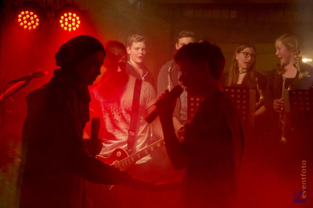 Eine perfekte Show präsentierte die Baerenbande der Friedberger Konradin-Realschule im Augsburger Jugendhaus Lehmbau