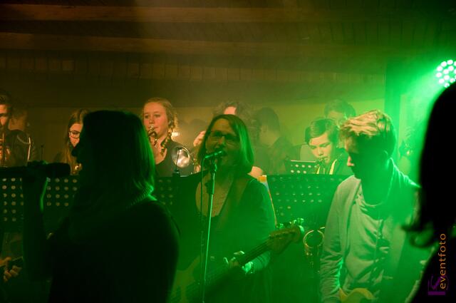 Eine perfekte Show präsentierte die Baerenbande der Friedberger Konradin-Realschule im Augsburger Jugendhaus Lehmbau