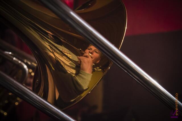Eine perfekte Show präsentierte die Baerenbande der Friedberger Konradin-Realschule im Augsburger Jugendhaus Lehmbau