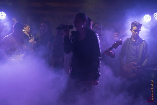 Eine perfekte Show präsentierte die Baerenbande der Friedberger Konradin-Realschule im Augsburger Jugendhaus Lehmbau