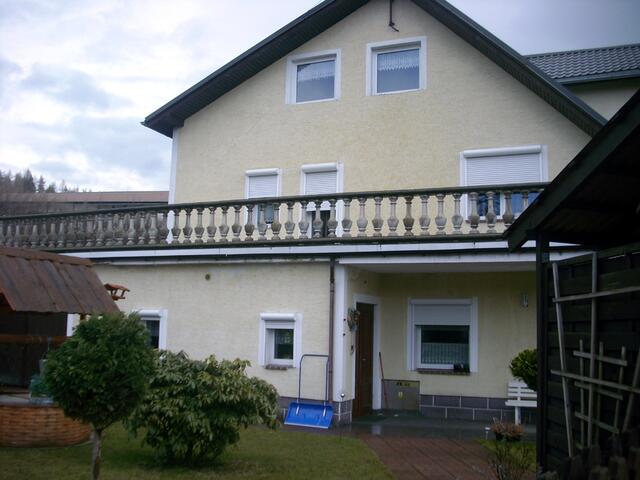Haus in Voigtsdorf zu verkaufen:: 900 000 SL (:4= €)  Grundstück 8000 qm....