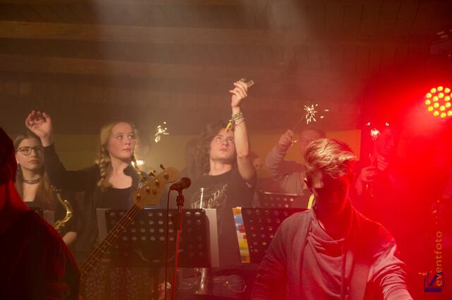 Eine perfekte Show präsentierte die Baerenbande der Friedberger Konradin-Realschule im Augsburger Jugendhaus Lehmbau