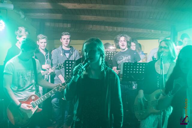 Eine perfekte Show präsentierte die Baerenbande der Friedberger Konradin-Realschule im Augsburger Jugendhaus Lehmbau