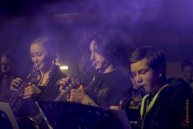 Eine perfekte Show präsentierte die Baerenbande der Friedberger Konradin-Realschule im Augsburger Jugendhaus Lehmbau
