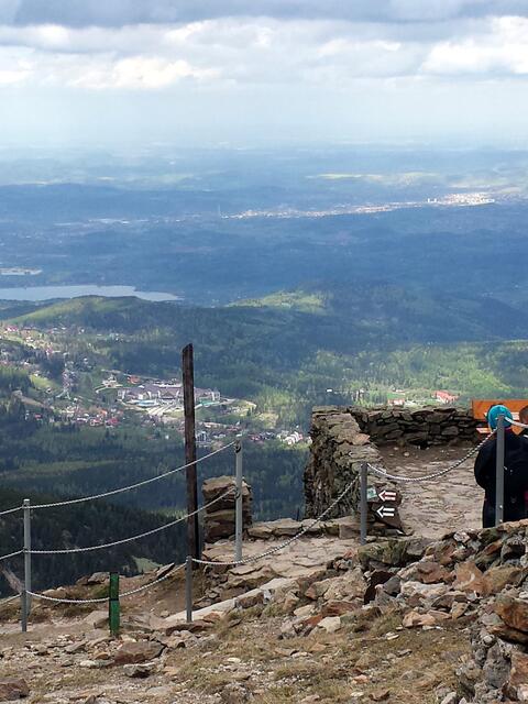 hier ist bei sehr guten Sichtverhältnissen ein Blick bis Breslau möglich...