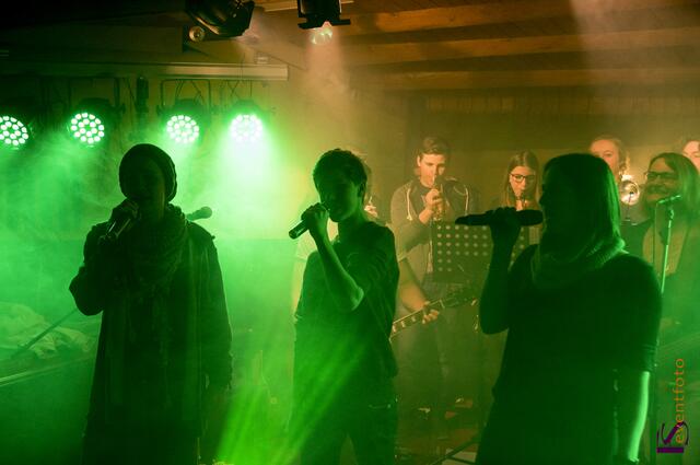 Eine perfekte Show präsentierte die Baerenbande der Friedberger Konradin-Realschule im Augsburger Jugendhaus Lehmbau
