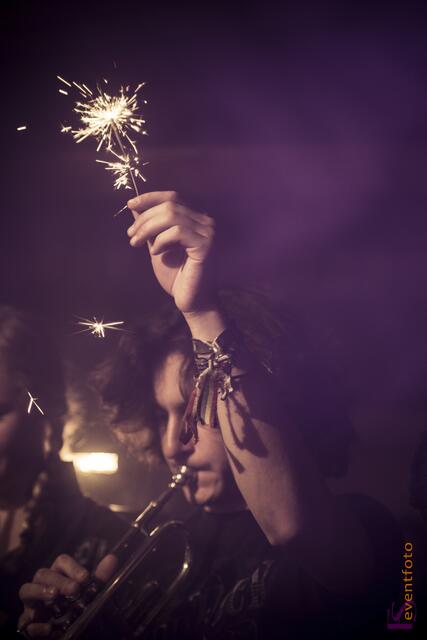 Eine perfekte Show präsentierte die Baerenbande der Friedberger Konradin-Realschule im Augsburger Jugendhaus Lehmbau