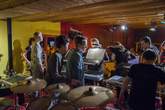 Eine perfekte Show präsentierte die Baerenbande der Friedberger Konradin-Realschule im Augsburger Jugendhaus Lehmbau