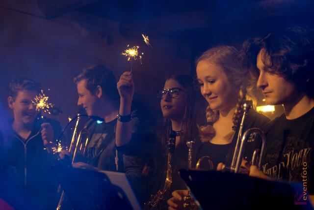 Eine perfekte Show präsentierte die Baerenbande der Friedberger Konradin-Realschule im Augsburger Jugendhaus Lehmbau