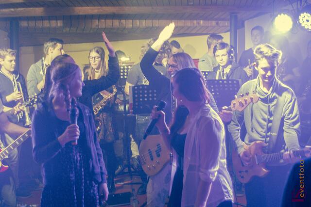 Eine perfekte Show präsentierte die Baerenbande der Friedberger Konradin-Realschule im Augsburger Jugendhaus Lehmbau