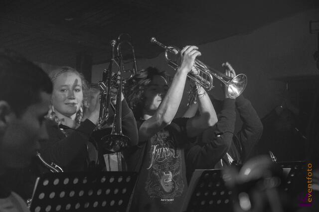 Eine perfekte Show präsentierte die Baerenbande der Friedberger Konradin-Realschule im Augsburger Jugendhaus Lehmbau