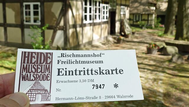 Die Eintrittskarte zeigt das Logo des Heidemuseums in Walsrode. Foto: Helmut Kuzina