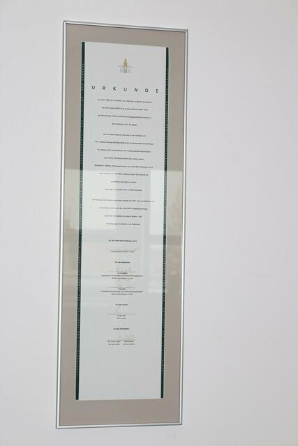 Urkunde zur Einweihung der Marienbader Höfe im Jahr 2000