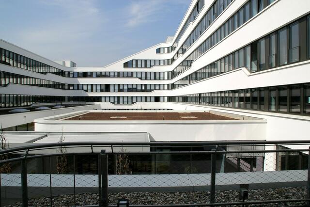 Blick von einer Terrasse über dem Konferenzbereich