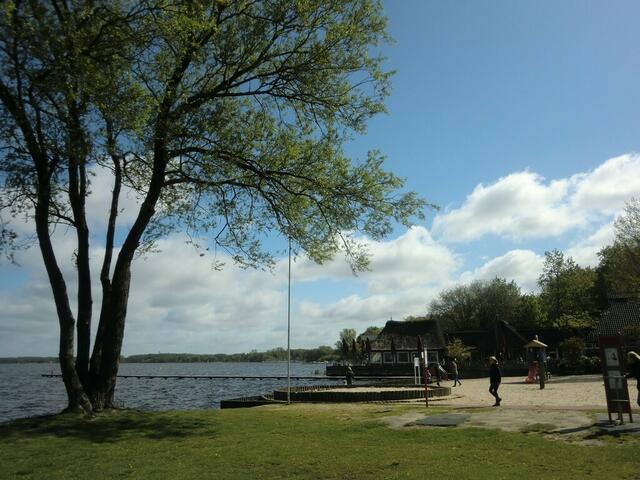 Am Zwischerahner Meer kann man gut eine längere Pause einlegen.