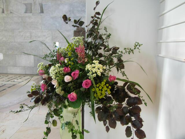Blumenschmuck - von einem Gruppenmitglied gesteckt