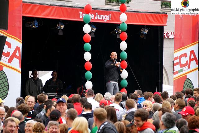 FCA-Fan-Feier auf dem Rathausplatz Augsburg - Foto: Michael Ortner - http://www.ichmagaugsburg.de
