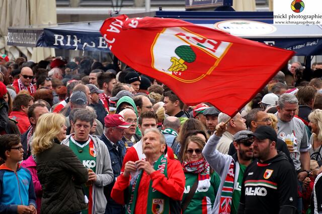 FCA-Fan-Feier auf dem Rathausplatz Augsburg - Foto: Michael Ortner - http://www.ichmagaugsburg.de