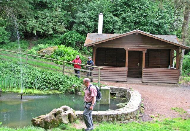 Der Rastplatz oberhalb von Nieder-Ofleiden.