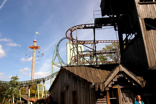 Der Hansa Park - vorne Crazy Mine, Hinten das Kettenkarussel und daneben die neu erbaute Achterbahn - leider nicht eröffnet