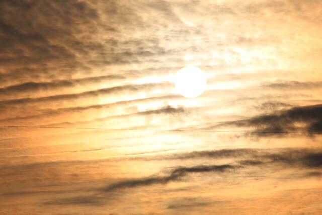 Konflikt von Sonne und Wolken