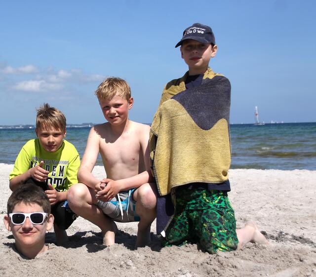 Typisch für jedes Strandzeltlager: Irgentwann sind die ersten im Sand ;)