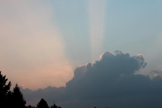 Geteilter Himmel blau / rot