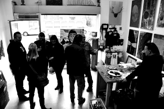 23.05. – 27.06.2015:
protection

protection – 23.05. – 27.06.2015 – Soziale Plastik – Lars Schumacher

Vernissage Samstag, 23.05.2015 von 15 – 18 Uhr.

Finissage Samstag, 27.06.2015 von 15 – 18 Uhr
