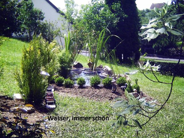 An ein "Miniland" wurde noch nicht gedacht.... aber schon an eine Gartenbahn, denn >>>