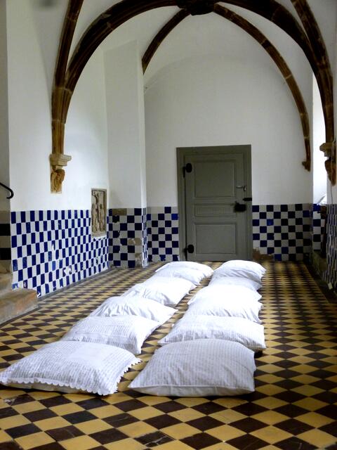 Vernissage Ausstellung "BEFREIUNG" im Kloster Willebadessen. Kunst von Ilona Arndt.